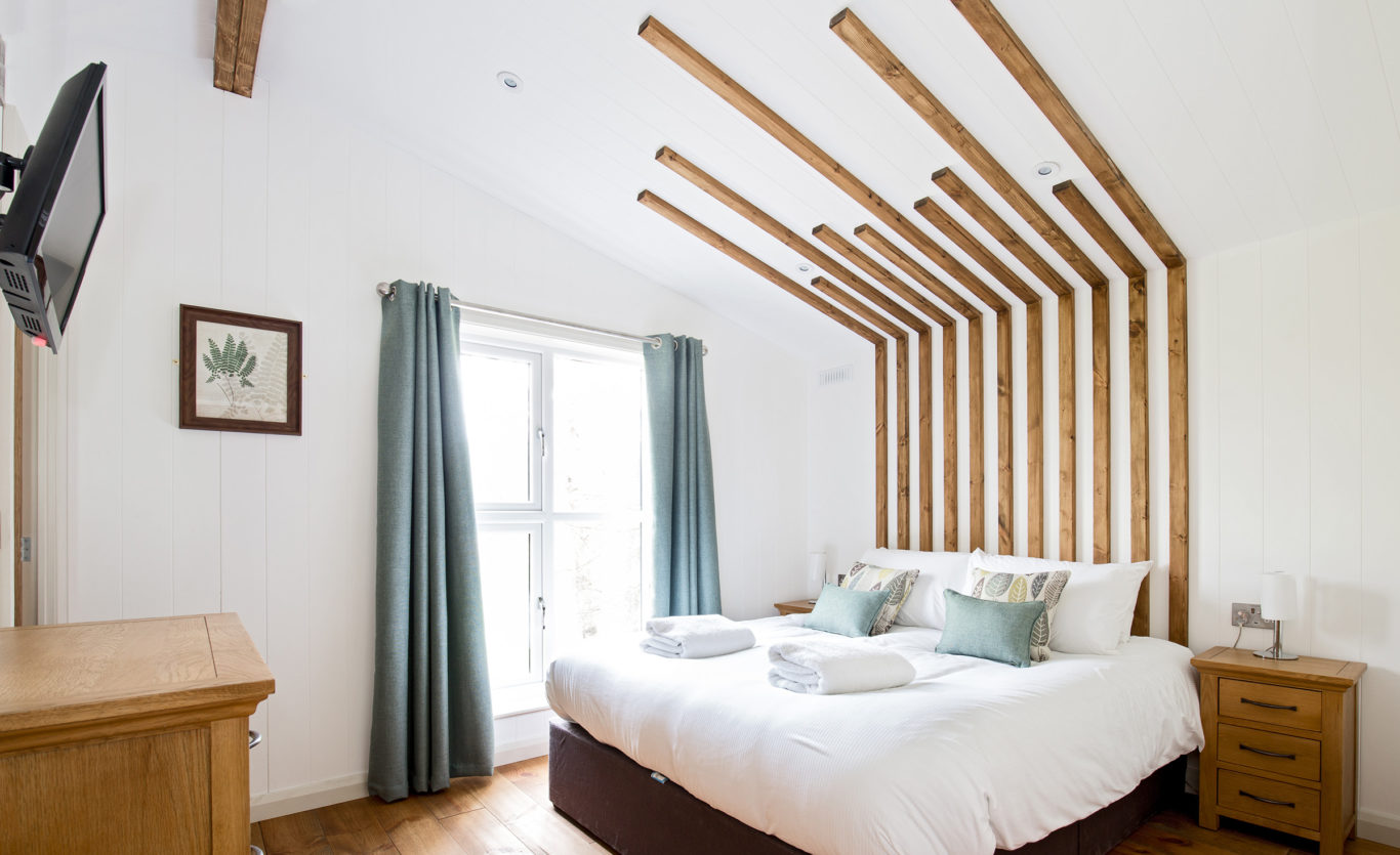 Skyline View Timber Lodge — Master bedroom