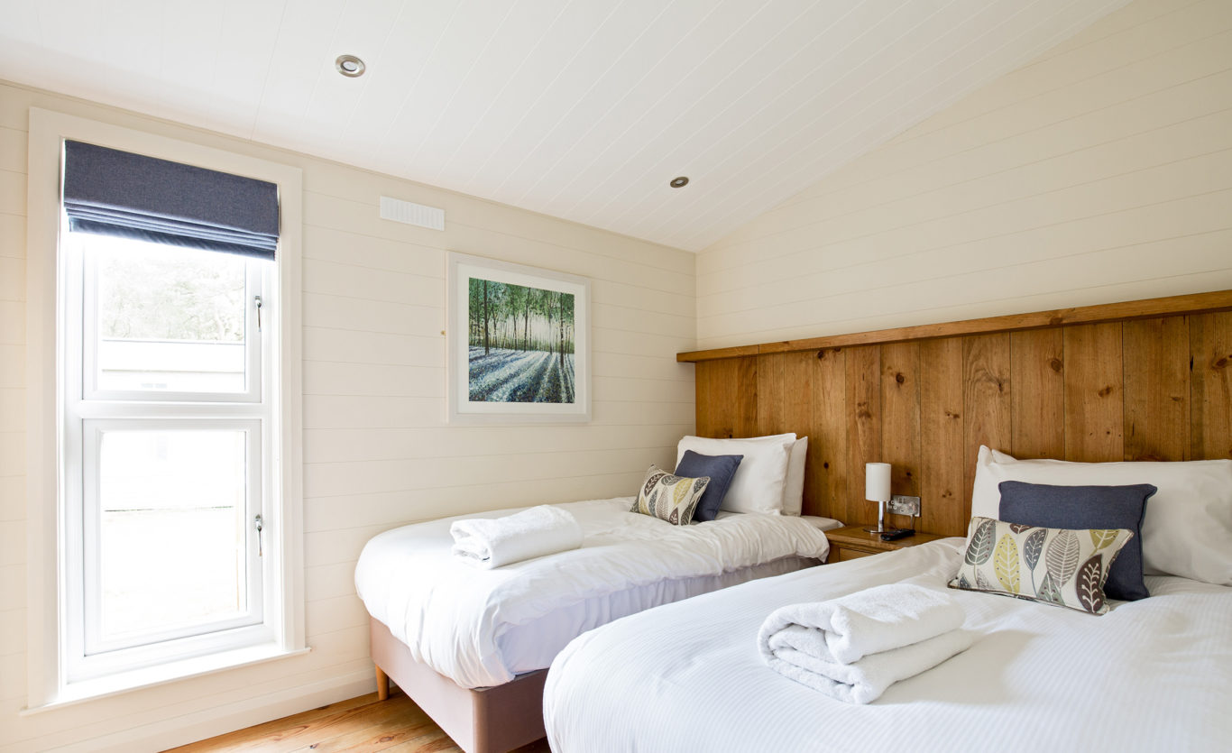 Skyline View Timber Lodge — Twin bedroom