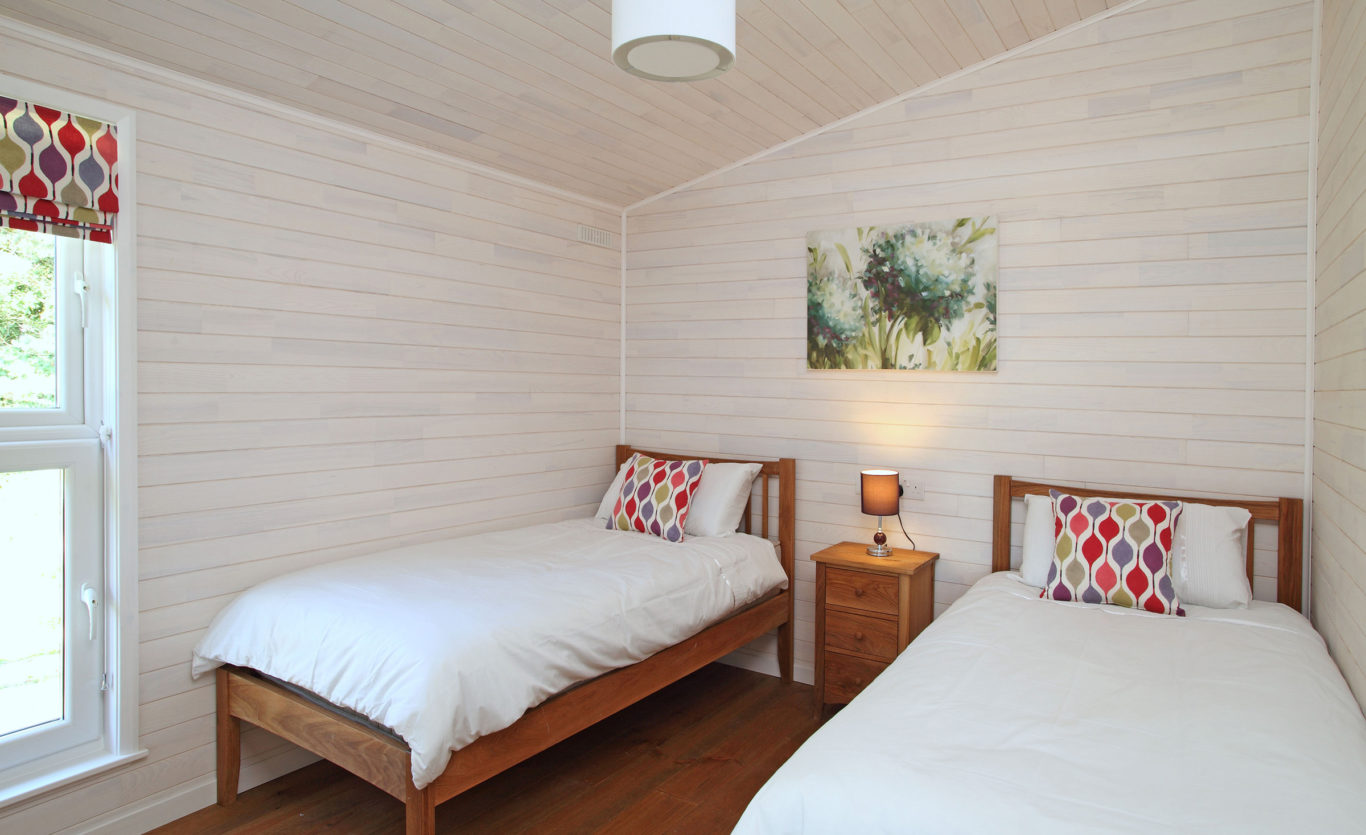 The Skyline Timber Lodge — Twin bedroom