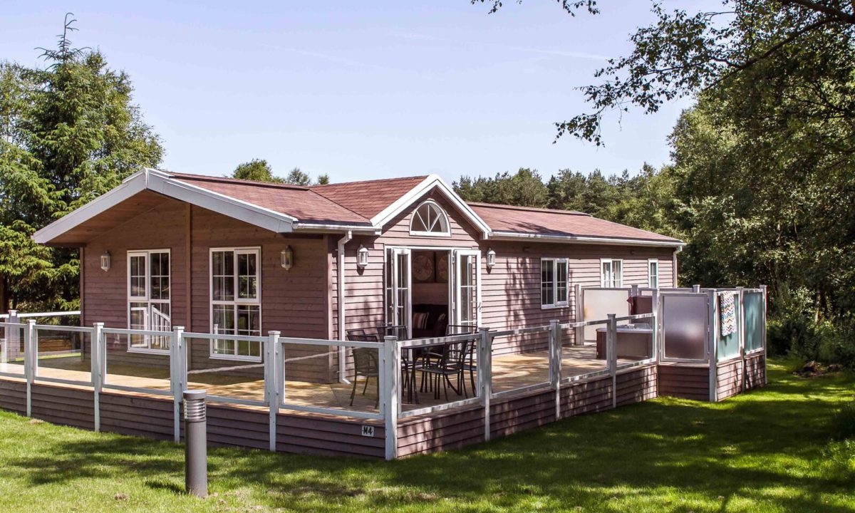 Expertly crafted bespoke timber lodges since 1986 PinelogPinelog